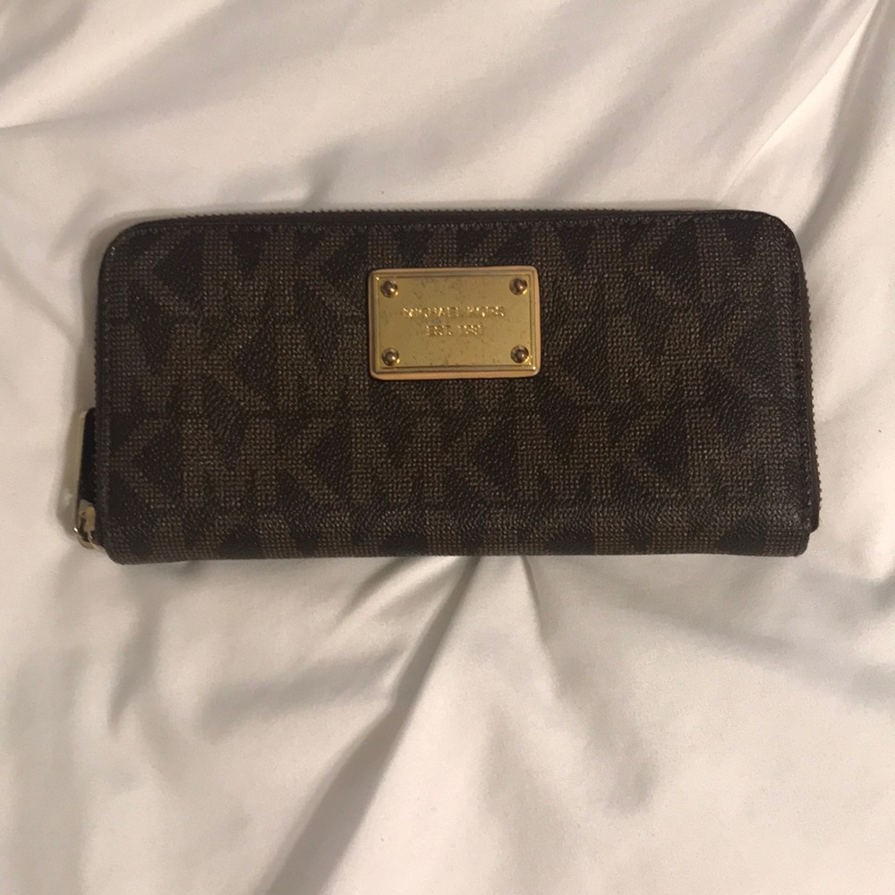Michael Kors Dollar Length Wallet Used